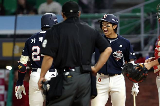 두산 베어스 외야수 김민석.(오른쪽) /사진=두산 베어스 제공