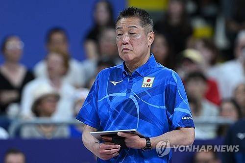 일본 여자 대표팀을 지휘했던 마나베 감독 [EPA=연합뉴스]