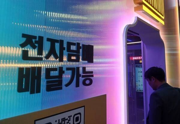 질병관리청의 '청소년건강패널조사'에 따르면 초등학교 6학년부터 고등학교 2학년까지를 대상으로 한 조사에서 여학생의 담배 제품 현재 사용률 1위는 액상형 전자담배(1.54%)로 나타났다. [출처=연합]