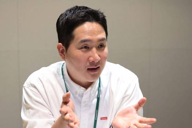 스타벅스 테이스티저니 담당 김충회 파트너가 8일 서울 강남구 센터필드 EAST 회의실에서 이투데이와 인터뷰를 하고 있다. 김예연 인턴기자 kimye@(이투데이DB)