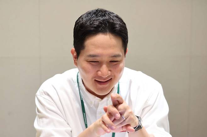 스타벅스 테이스티저니 담당 김충회 파트너가 8일 서울 강남구 센터필드 EAST 회의실에서 이투데이와 인터뷰를 하고 있다. 김예연 인턴기자 kimye@(이투데이DB)