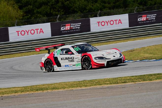 슈퍼레이스 1라운드 우승을 차지한 이창욱. 사진=슈퍼레이스