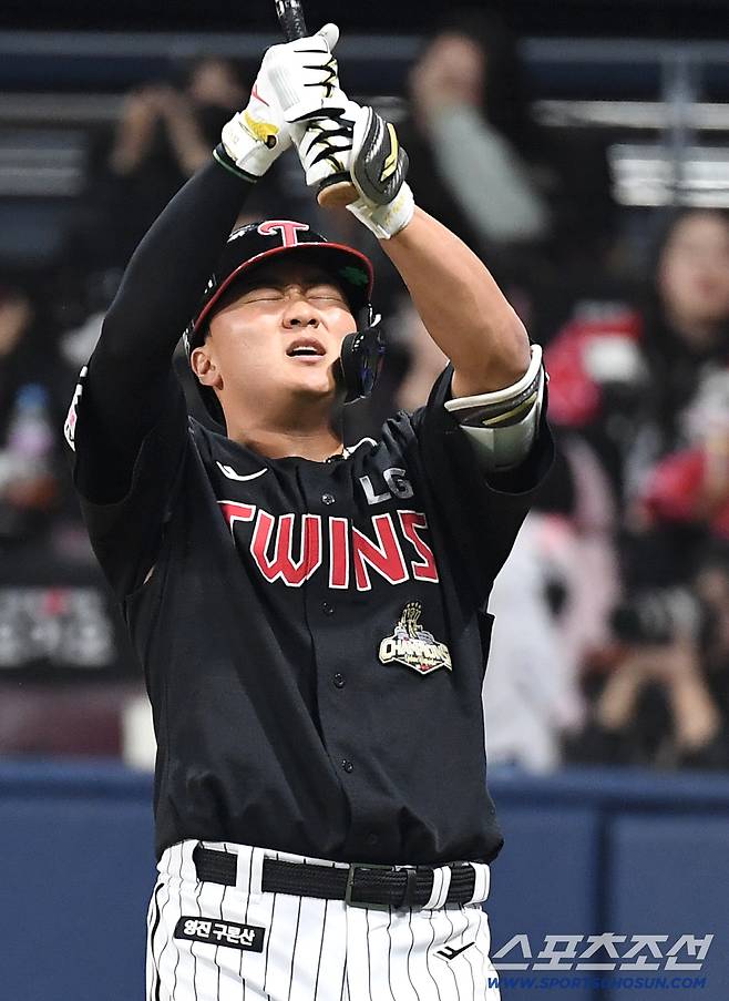 3일 고척돔에서 열린 KBO리그 키움과 LG의 경기. 8회초 2사 1, 2루. 삼진을 당하고 있는 LG 이재원. 고척=송정헌 기자songs@sportschosun.com/2026.04.03/