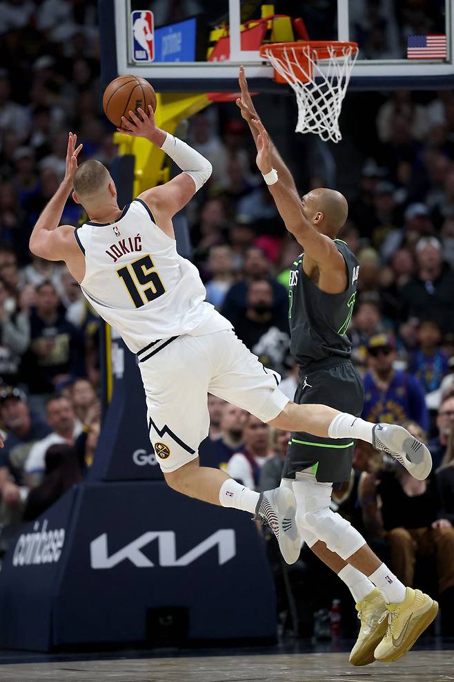 DENVER, COLORADO - APRIL 18: Nikola Jokic #15 of the Denver Nuggets puts up a shot against Rudy Gobert #27 of the Minnesota Timberwolves in the fourth quarter during Game One of the First Round of the NBA Western Conference Playoffs at Ball Arena on April 18, 2026 in Denver, Colorado. NOTE TO USER: User expressly acknowledges and agrees that, by downloading and or using this photograph, User is consenting to the terms and conditions of the Getty Images License Agreement.   Matthew Stockman/Getty Images/AFP (Photo by MATTHEW STOCKMAN / GETTY IMAGES NORTH AMERICA / Getty Images via AFP)







<저작권자(c) 연합뉴스, 무단 전재-재배포, AI 학습 및 활용 금지>