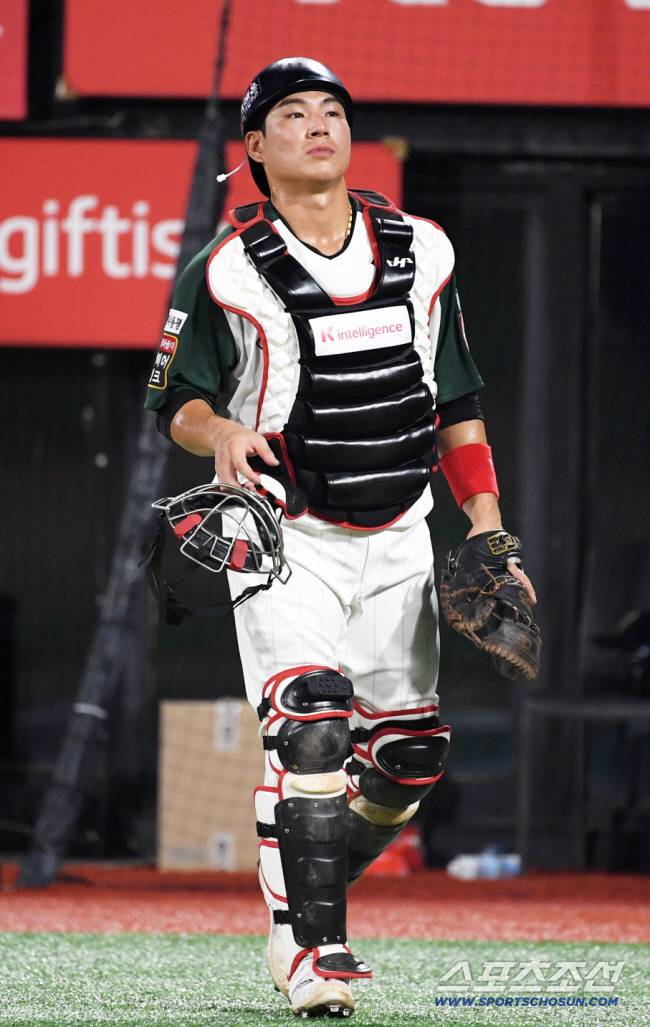 KT 포수 강현우가 수비를 준비하고 있다. 수원=박재만 기자 pjm@sportschosun.com/