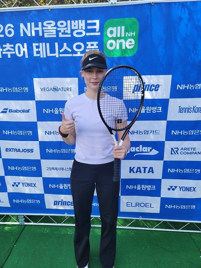 NH올원뱅크 아마추어 테니스대회 여자대학 동아리부 우승의 주역 안나 보이노바. 안구동 제공