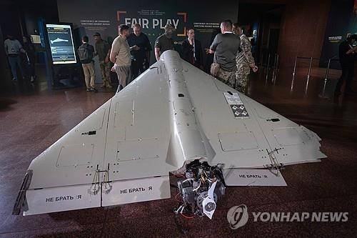 우크라이나에서 열린 국제회의장에 전시된 이란제 샤헤드 드론의 모습. AP 연합뉴스 자료사진