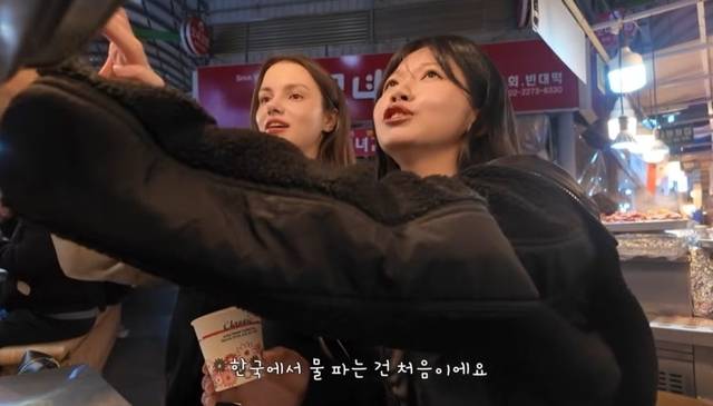 광장시장서 물을 유료로 파는 노점의 모습. 유튜브 채널 카잉