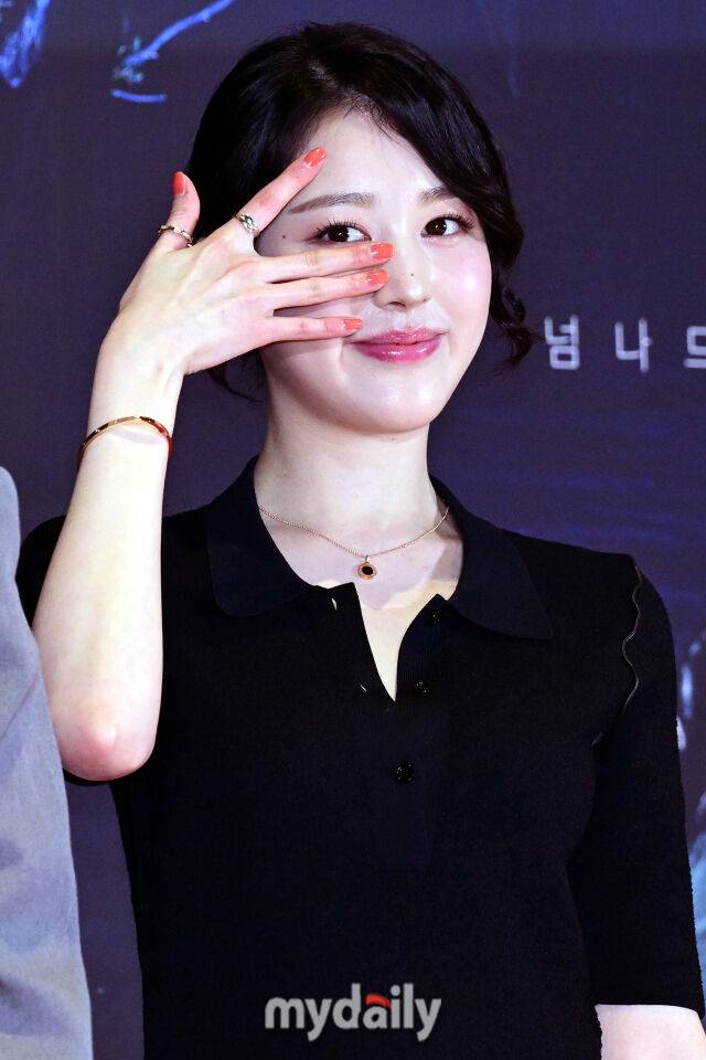 2026년 3월 30일 오후 서울 잠실 롯데시네마 월드타워에서 진행된 영화 '살목지'VIP시사회 포토월에 장다아가 참석해 포즈를 취하고 있다.