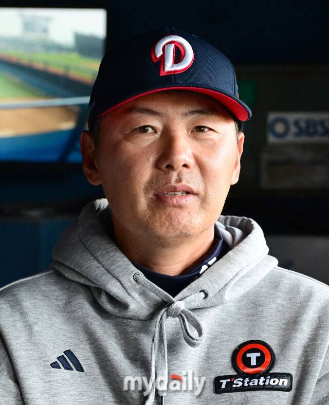 2026년 4월 17일 오후 서울 잠실구장에서 열린 '2026 신한 SOL KBO리그' KIA 타이거즈와 두산 베어스의 경기두산 김원형 감독이 취재진들의 질문에 답하고 있다./마이데일리