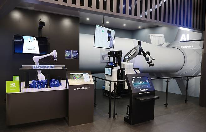 CES 2026 두산 부스에 전시된 두산로보틱스 협동로봇. [두산 제공]
