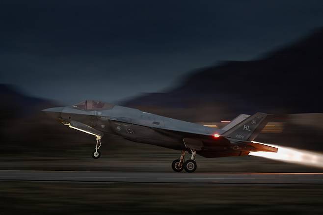 미 공군 F-35A 스텔스기가 이륙하고 있다. 세계일보 자료사진