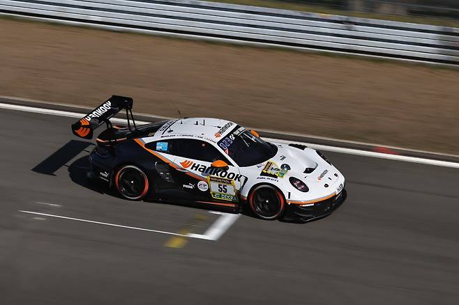 한국앤컴퍼니가 후원하는 ‘한국컴피티션(Hankook Competition)’이 독일 ‘뉘르부르크링 24시’에서 레이스를 펼치고 있다. 사진제공｜한국앤컴퍼니그룹