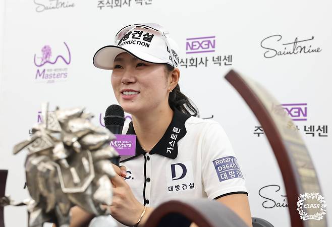 김민선이 19일 경남 김해시 가야CC에서 끝난 KLPGA 투어 넥센·세인트나인 마스터즈에서 우승한 뒤 우승 기자회견을 하고 있다. KLPGA 제공