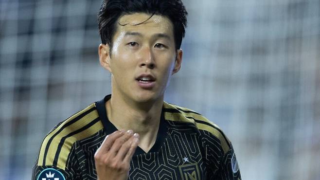 ▲&nbsp;응~떠들어, 난 증명할게. 손흥민이 득점 이후 울분을 토하는 듯한 세리머니를 펼쳤다. 그간의 심리적 압박을 한 번에 씻어내는 득점포였다.