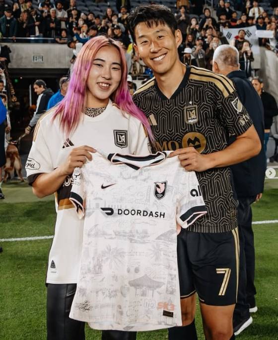 엔도 준(왼쪽)고 손흥민. /사진=엔도 준 SNS 갈무리