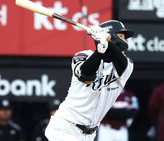 최원준의 타격 장면. /사진=KT 위즈