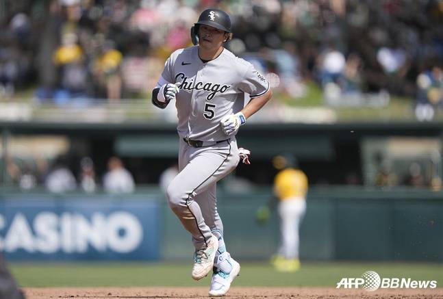 시카고 화이트삭스 무라카미 무네타카가 19일 애슬레틱스전에서 솔로 홈런을 날리고 베이스를 돌고 있다. /AFPBBNews=뉴스1