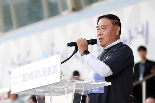 '시민 축제의 장' 경기마라톤, 이재식 의장 감사 인사.(사진제공=수원특례시의회)