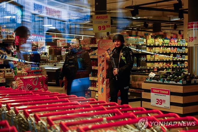 총기난사 용의자가 인질극을 벌인 키이우 슈퍼마켓 [로이터=연합뉴스. 재판매 및 DB 금지]