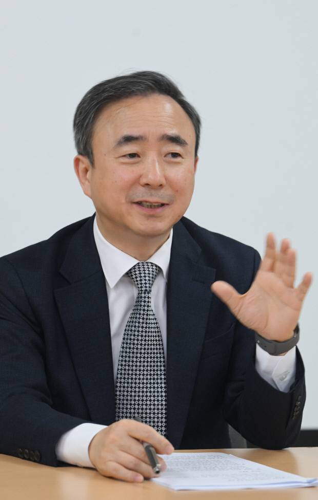 임문영 국가인공지능전략위원회 상근부위원장이 지난 16일 광주시 동구 광주일보사에서 진행된 인터뷰에서 광주·전남 AI미래 산업에 대한 이야기를 하고 있다. /나명주 기자 mjna@kwangju.co.kr