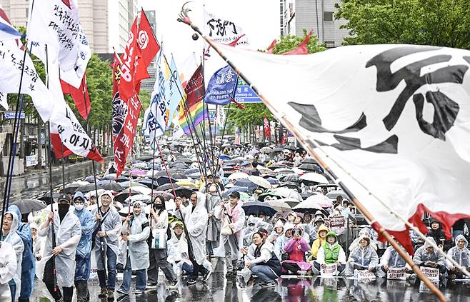 지난해 5월 1일 대구 국채보상로에서 민주노종 주최로 열린 세계노동절 집회에서 참가자들이 노조법 개정안 국회본회의 통과를 요구하고 있다. 영남일보DB