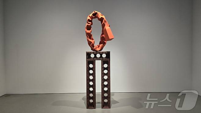 아모레퍼시픽 소장전 .럴 보브의 '침염수림 프리즘'(2025).ⓒ 뉴스1 최소망