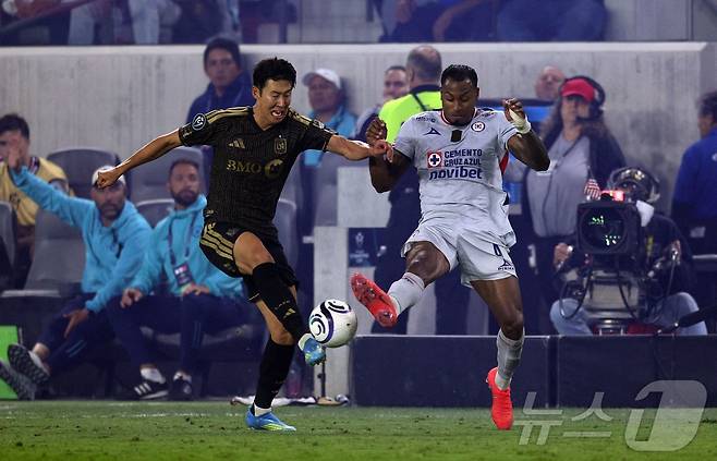 LA FC의 손흥민(왼쪽) ⓒ AFP=뉴스1
