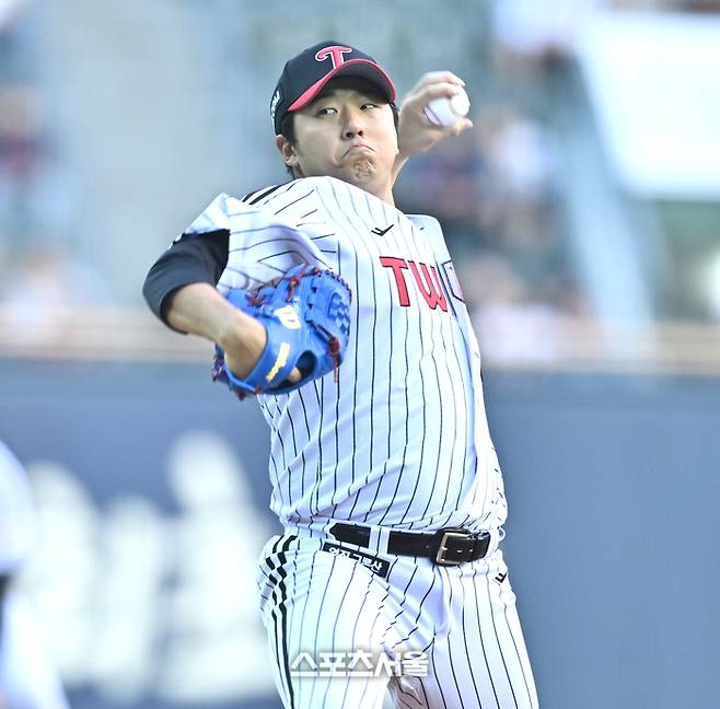 LG 선발투수 송승기가 14일 서울 잠실구장에서 열린 2026 KBO리그 롯데전에서 역투하고 있다. 잠실 | 최승섭기자 thunder@sportsseoul.com