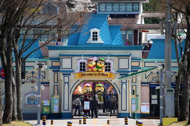 늑대 '늑구'가 탈출한 8일 오전 대전 중구 대전 오월드가 굳게 닫혀 있다. 김영태 기자