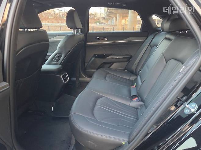 기아 2026년형 K5 하이브리드 뒷좌석. ⓒ데일리안 정진주 기자