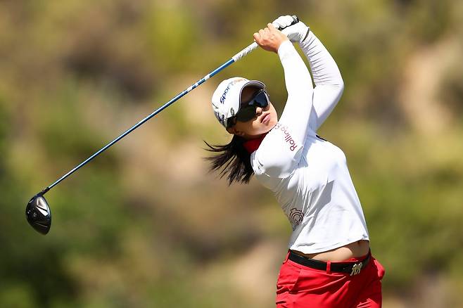 김세영이 19일(현지 시간) 미 캘리포니아주 로스앤젤레스 엘 카바예로 컨트리클럽에서 열린 미국여자프로골프(LPGA) 투어 JM 이글 LA 챔피언십 최종 라운드 5번 홀에서 티샷하고 있다. 김세영은 최종 합계 17언더파 271타로 해나 그린(호주), 임진희와 동타를 이뤄 연장 끝에 그린에게 우승을 내주며 공동 2위로 대회를 마쳤다. 2026.04.20. 로스앤젤레스=AP/뉴시스