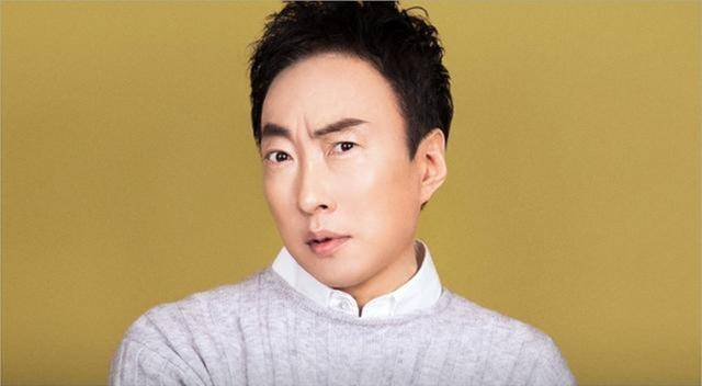 코미디언 박명수가 20년을 함께 동거동락한 한경호 매니저와 결별했다는 소식이 뒤늦게 알려졌다. 씨피엔터테인먼트 제공