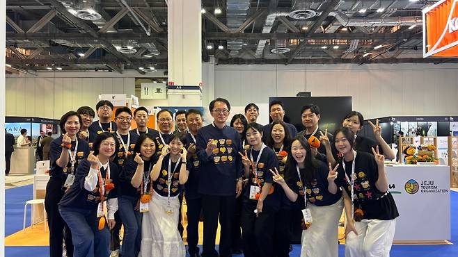 제주도와 제주관광공사, 도내 MICE 관계자들이 박람회 참가를 마치고 기념촬영을 하고 있다. (제주관광공사 제공)