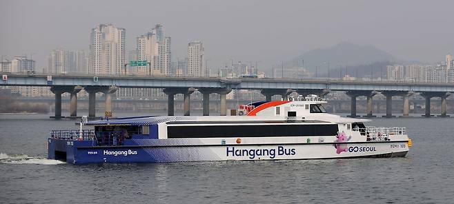 한강을 운항 중인 한강버스 모습. 연합뉴스