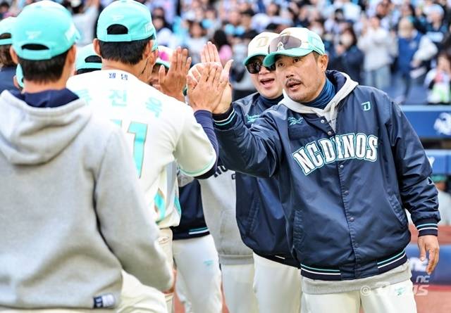 천재환의 활약에 밝은 미소를 지은 이호준 감독. 사진=NC 제공