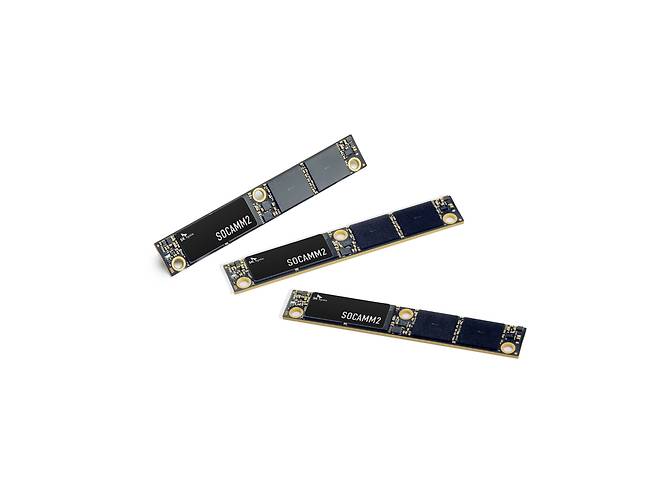 SK하이닉스의 10나노급 6세대(1c) LPDDR5X 저전력 D램 기반 차세대 메모리 모듈 SOCAMM2 192GB 제품. [SK하이닉스 제공]