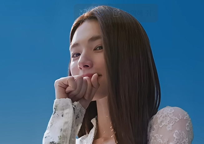 [유튜브 네이버 공식 채널 네이버플러스스토어 광고 영상 갈무리]