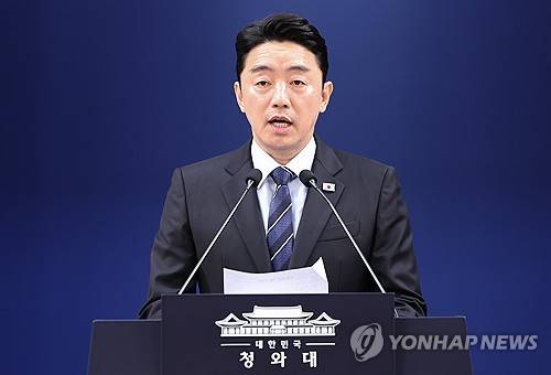 브리핑하는 강훈식 비서실장 (서울=연합뉴스) 한상균 기자 = 강훈식 대통령비서실장이 19일 청와대 기자회견장에서 이재명 대통령의 국회 특별감찰관 임명 절차 개시 재요청 관련 브리핑을 하고 있다. 2026.4.19 [청와대통신사진기자단] xyz@yna.co.kr