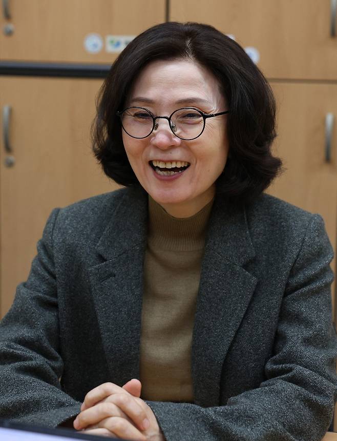 ‘탈북민 1호 법무사’인 임윤미씨가 지난 9일 서울 마포구 남북하나재단에서 세계일보와 인터뷰를 하고 있다. 법무사로서 다른 탈북민의 재산권을 보호해 준 경험을 가장 보람된 순간으로 꼽았다.&nbsp;남정탁 기자