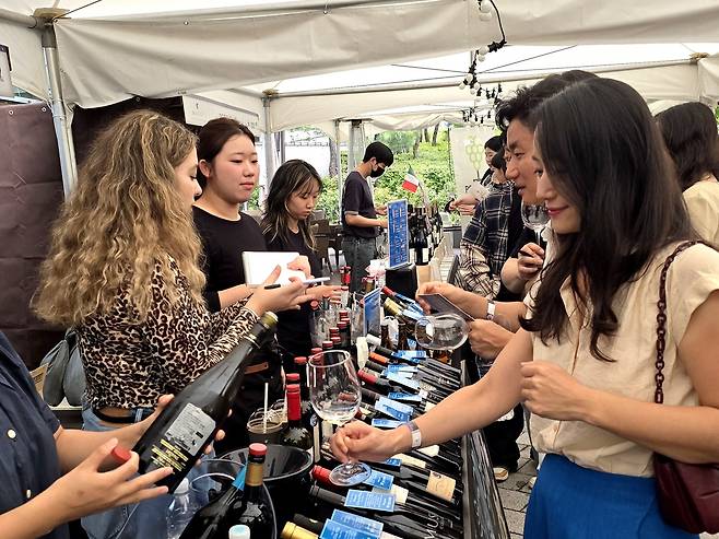 와인 앤 버스커. 최현태 기자