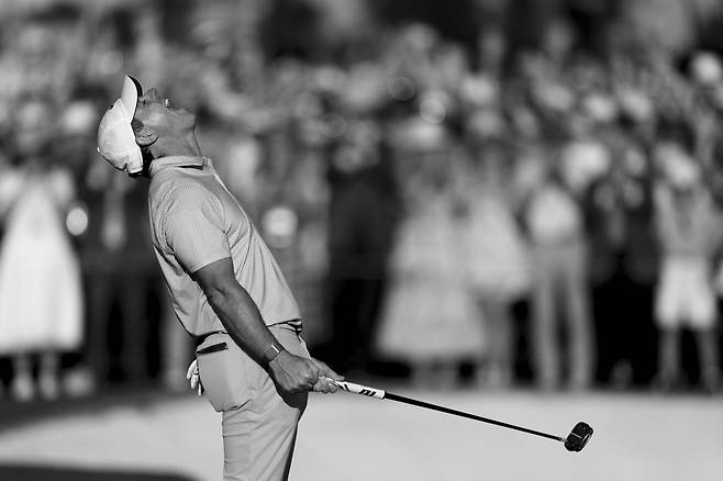 로리 매킬로이가 지난 12일 미국 조지아주 오거스타 내셔널 골프클럽에서 열린 마스터스 토너먼트 최종 라운드에서 우승을 확정한 뒤 18번 그린에서 기쁨을 표출하고 있다. AFP