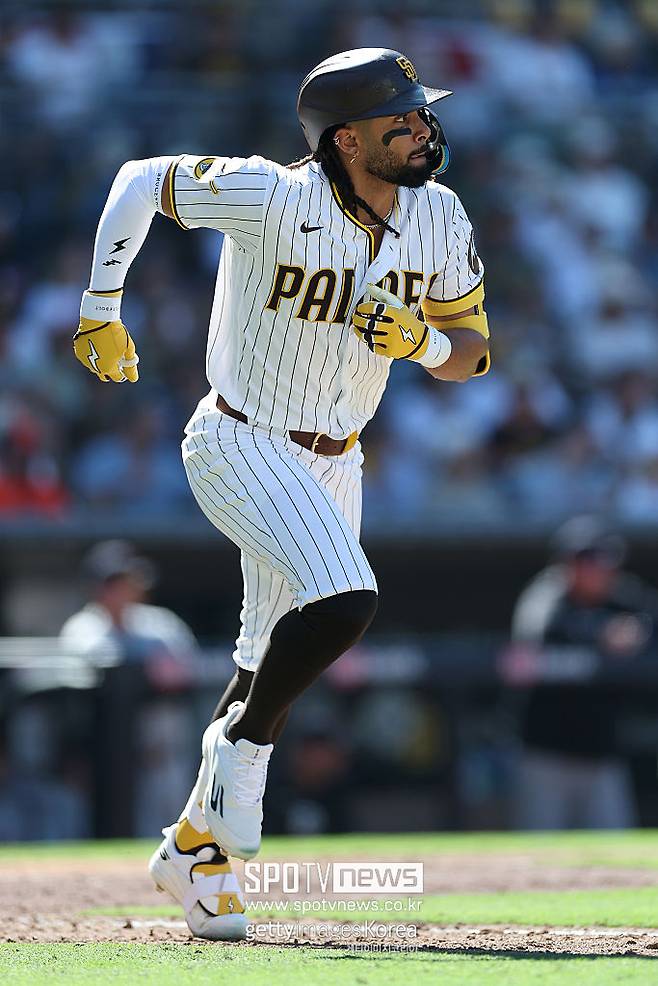 ▲ 공수주 모두에서 호쾌한 모습으로 팬들의 사랑을 받고 있는 페르난도 타티스 주니어