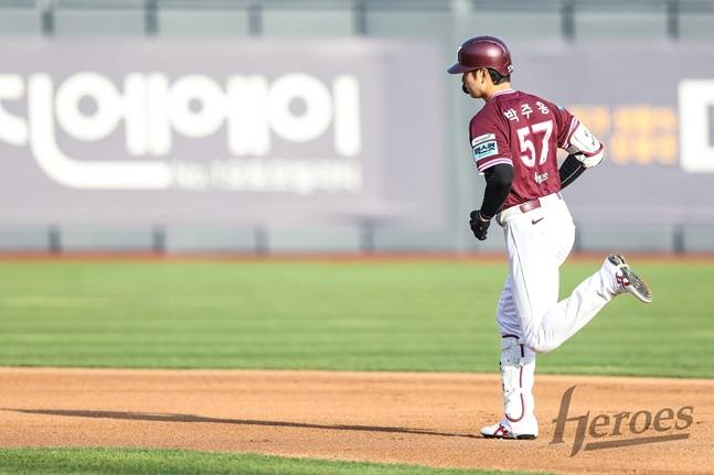 박주홍이 그라운드를 돌고 있는 모습. /사진=키움 히어로즈