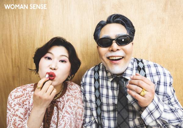 규리 원피스 YCH, 이어링 스타일리스트 소장품 /기필 셔츠 트렁크프로젝트, 선글라스 리에티, 타이·서스펜더 모두 스타일리스트 소장품