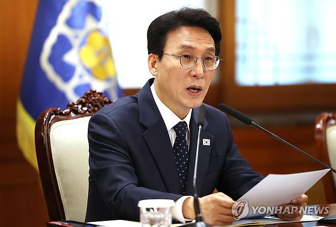 비상경제본부회의서 발언하는 김민석 총리 (서울=연합뉴스) 신준희 기자 = 김민석 국무총리가 20일 정부서울청사에서 열린 비상경제본부회의에서 발언을 하고 있다. 2026.4.20 hama@yna.co.kr