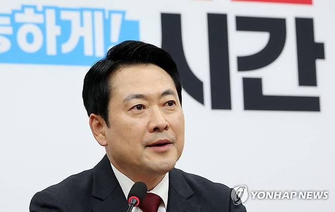 장동혁 대표, 최고위 모두발언 (서울=연합뉴스) 이동해 기자 = 국민의힘 장동혁 대표가 20일 국회에서 열린 최고위원회의에서 모두발언을 하고 있다. 2026.4.20 eastsea@yna.co.kr