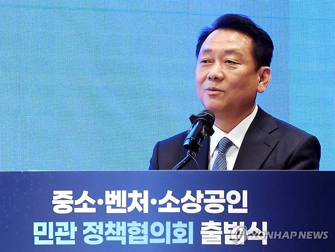 인사말하는 이광재 공동위원장 (서울=연합뉴스) 이지은 기자 = 5일 서울 영등포구 중소기업중앙회에서 열린 중소ㆍ벤처ㆍ소상공인 민관 정책협의회 출범식에서 공동위원장인 이광재 전 국회 사무총장이 인사말을 하고 있다. 2026.3.5 jieunlee@yna.co.kr