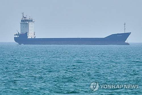 이란 케슘섬 인근 호르무즈 해협에 정박한 선박 [AP 연합뉴스 자료사진. 재판매 및 DB 금지]