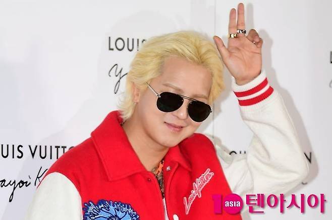 그룹 위너 멤버 송민호가 한 행사장에 참석해 포즈를 취하고 있다. / 사진=텐아시아 DB